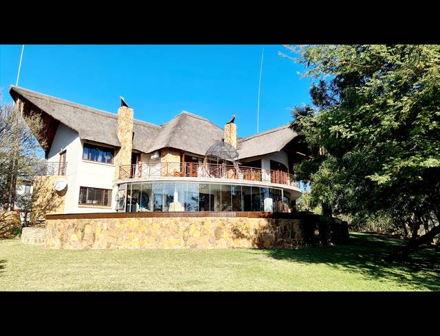 4 BEDROOM HOUSE FOR SALE IN LEEUWFONTEIN ESTATE